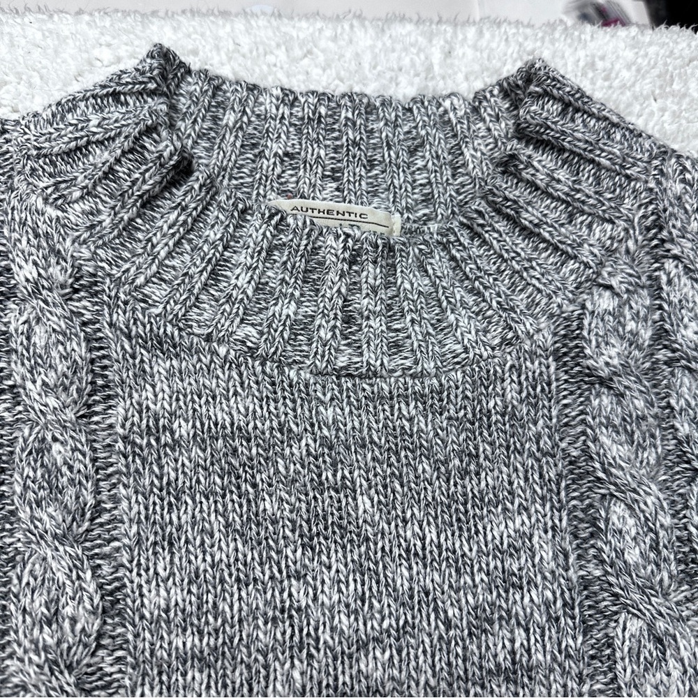 St. John's Bay Gray Cotton Blend Cable Knit Sleeveless Sweater Vest XL. EUC! - Picture 5 of 7
